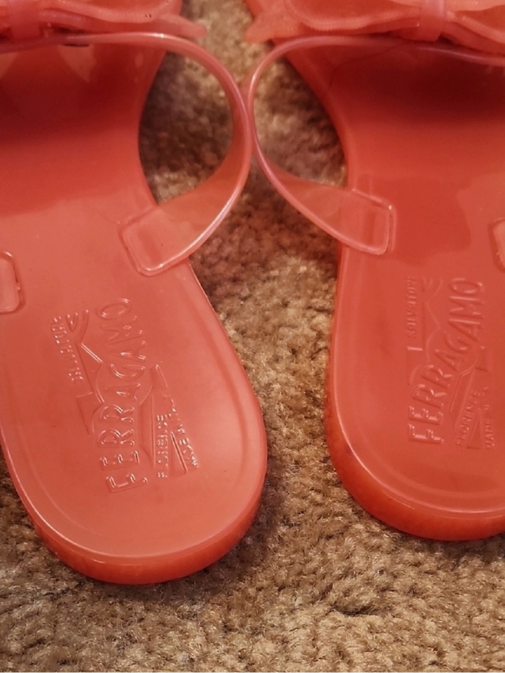 Salvatore Ferragamo Coral Bow Jelly Thong Sandals - Women - Picture 4 of 6